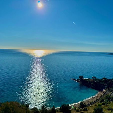Апартаменти Kiss Of Sea - Balzi Rossi & Baia Beniamin Вентімілья Екстер'єр фото